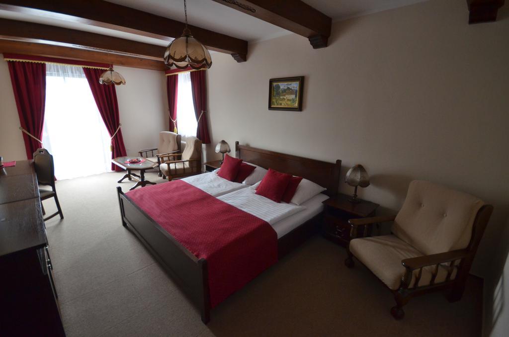 Villa Zerotin Penzion Bed & Breakfast Велке Лосіни Екстер'єр фото