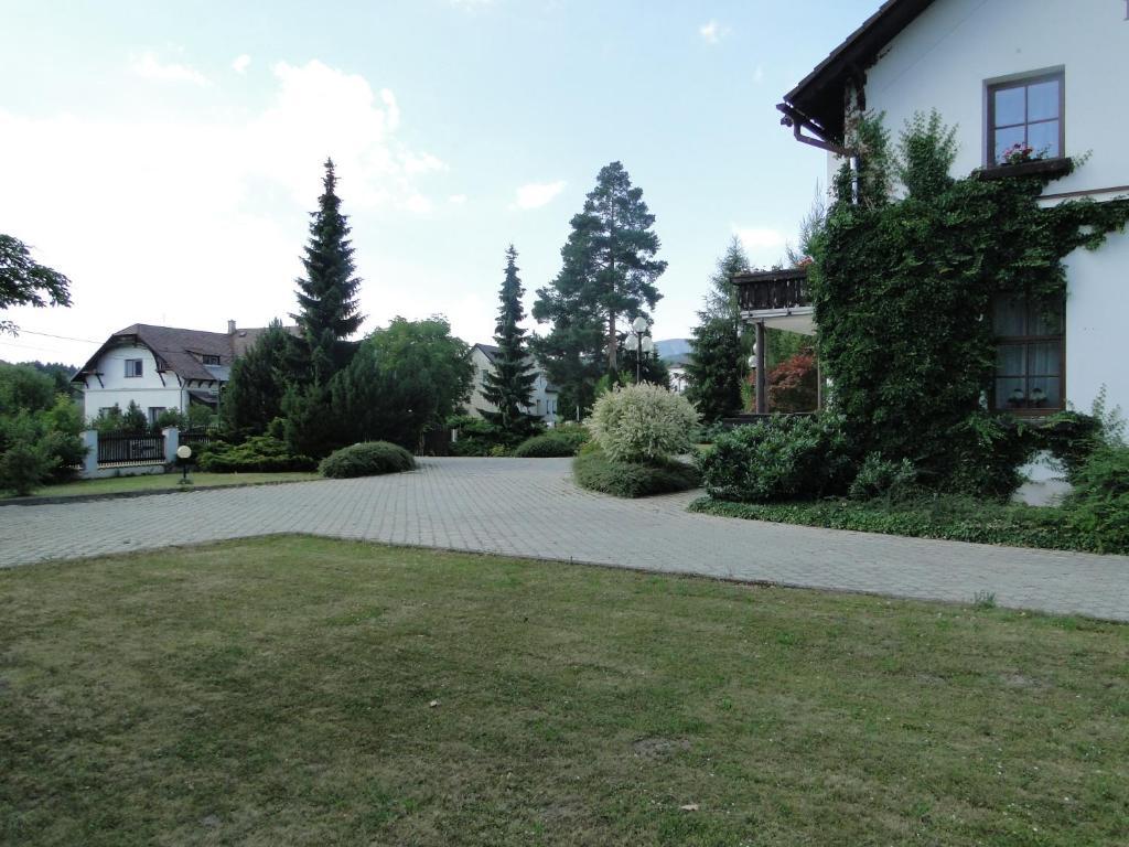 Villa Zerotin Penzion Bed & Breakfast Велке Лосіни Екстер'єр фото