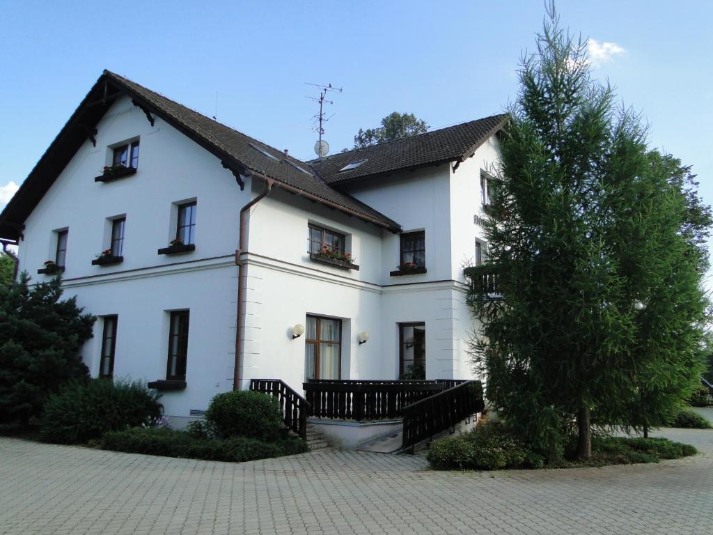 Villa Zerotin Penzion Bed & Breakfast Велке Лосіни Екстер'єр фото