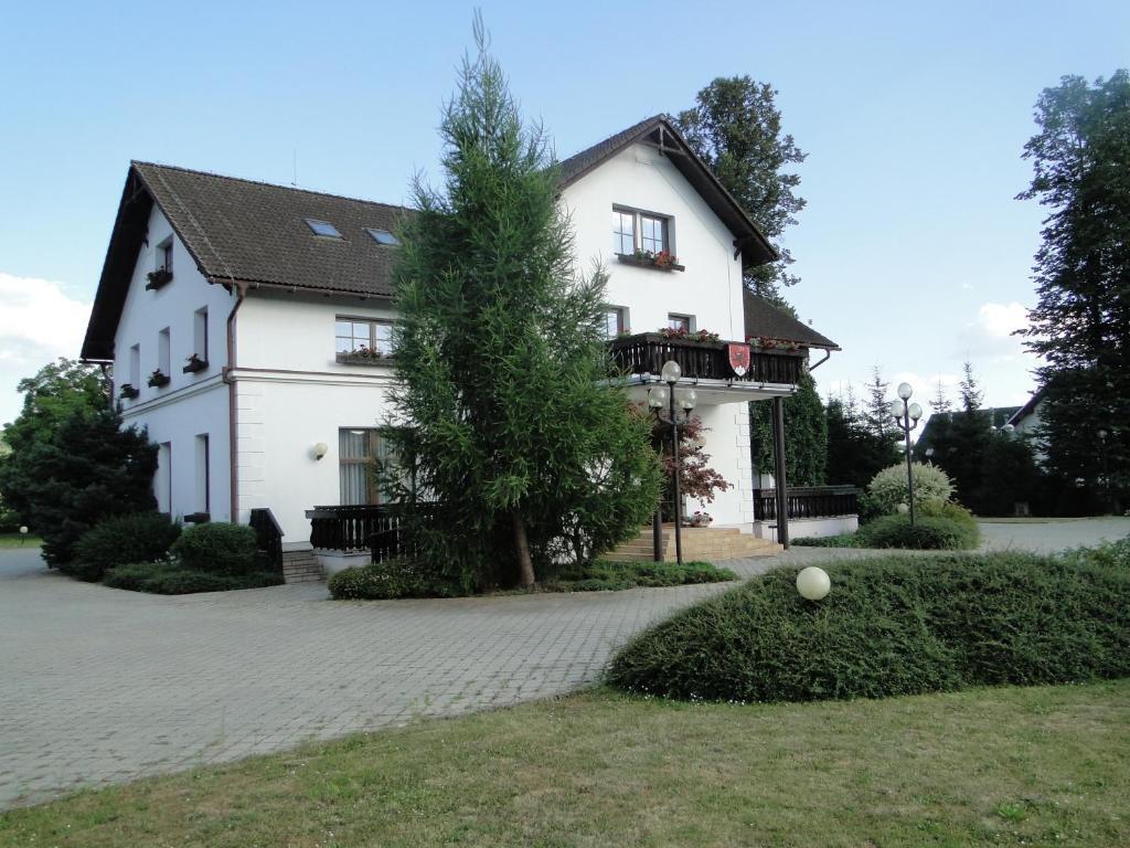Villa Zerotin Penzion Bed & Breakfast Велке Лосіни Екстер'єр фото