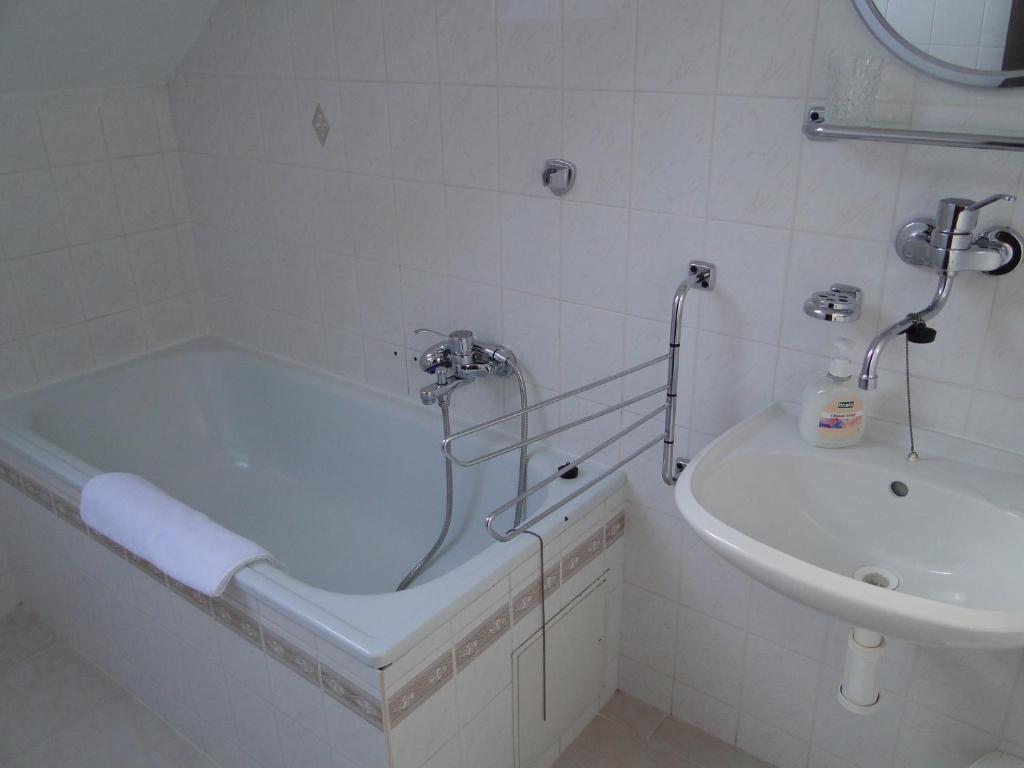 Villa Zerotin Penzion Bed & Breakfast Велке Лосіни Номер фото
